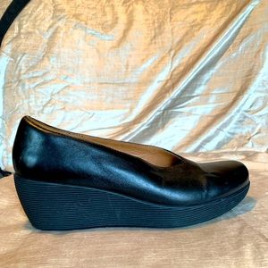 Clark's Artisan wedge black. size 8-8.5